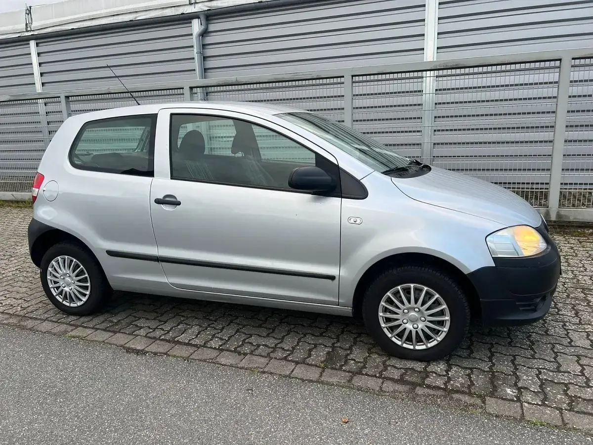 Używany VW Fox 54 KM (39 kW) 2008 Szary Hatchback