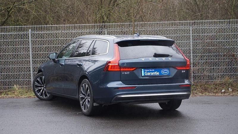 Gebraucht Volvo V60 Plus 197 PS (144 kW) 2022 Blau Kombi
