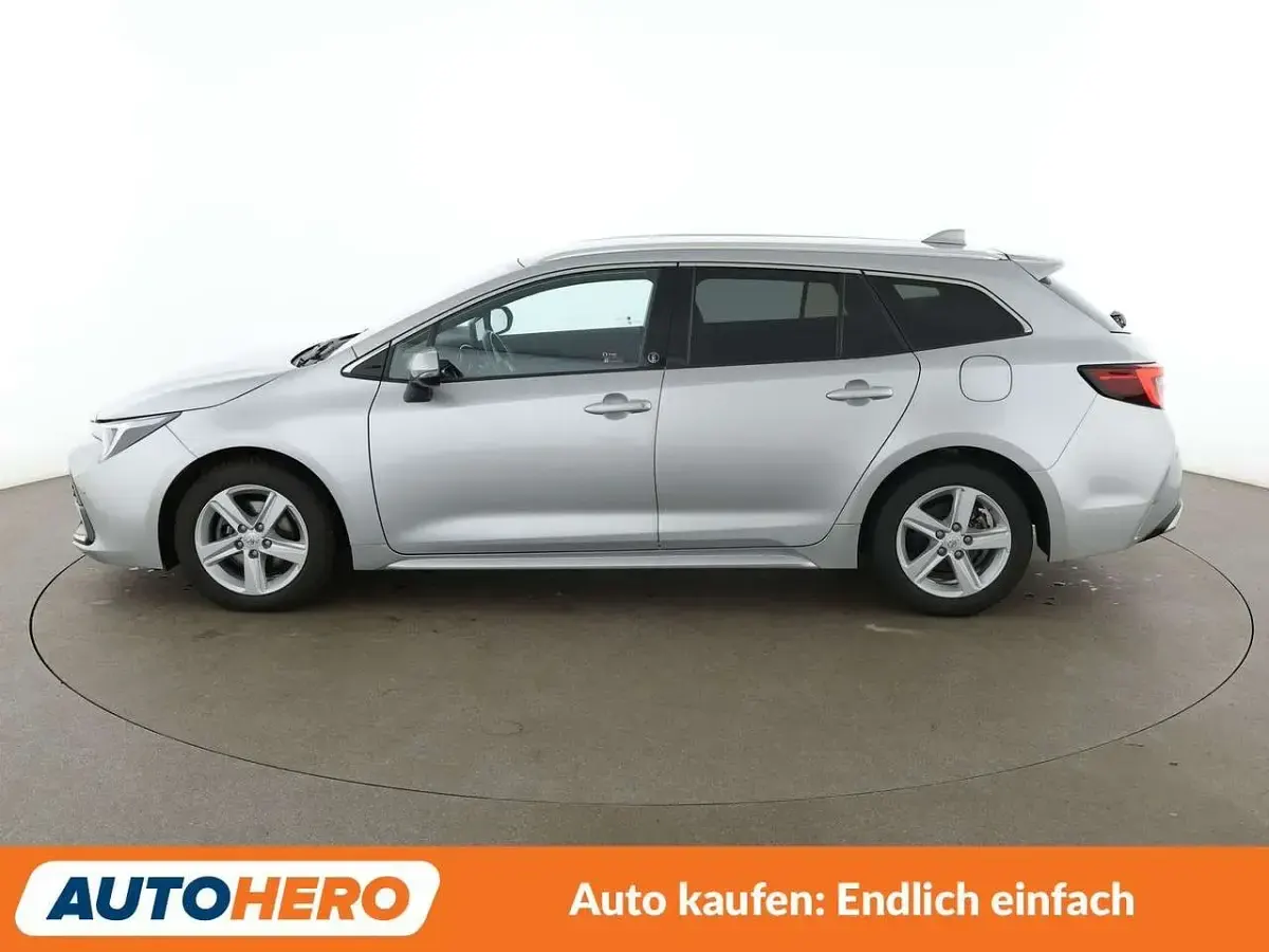 Gebraucht Toyota Corolla Team 140 PS (102 kW) 2023 Silber Kombi