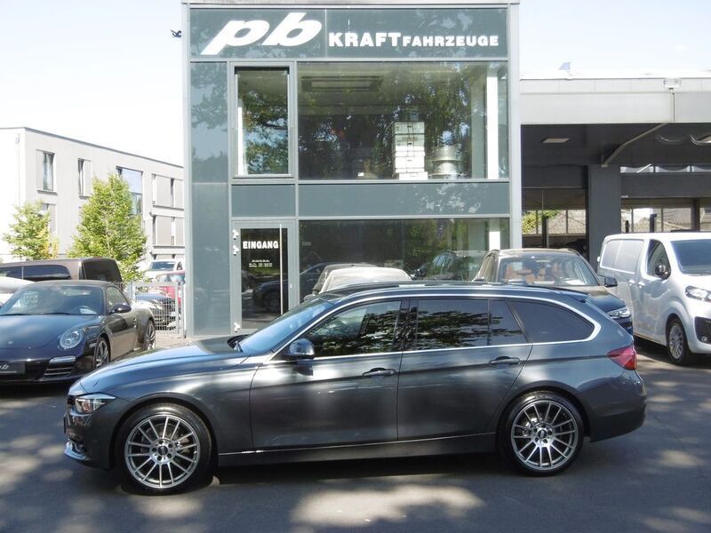 Grau Gebraucht 2019 BMW 320 Sport Line Limousine | 16.950 € (Guter Preis) - Bild 1/4