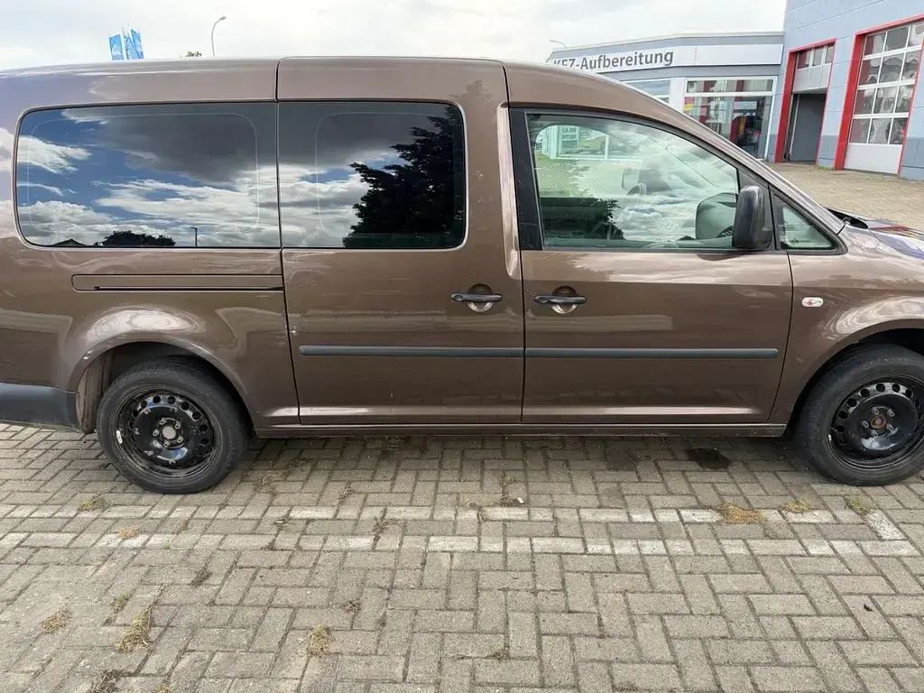 Gebraucht VW Caddy 102 PS (75 kW) 2011 Braun Van / Kleinbus
