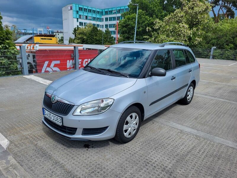Silber Gebraucht 2011 Skoda Fabia Family Kombi | 1.590 € (Superpreis) - Bild 1/4