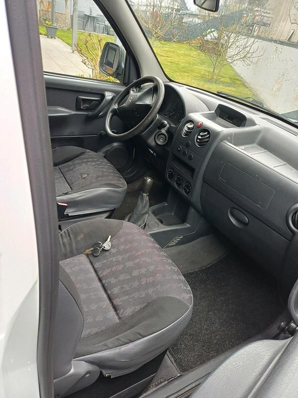 Gebraucht Citroën Berlingo 75 PS (55 kW) 2006 Weiß Van / Kleinbus