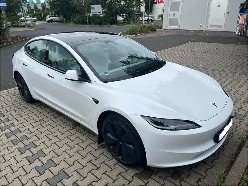 Weiß Gebraucht 2023 Tesla Model 3 Limousine | 36.500 € (Fairer Preis) - Bild 1/4
