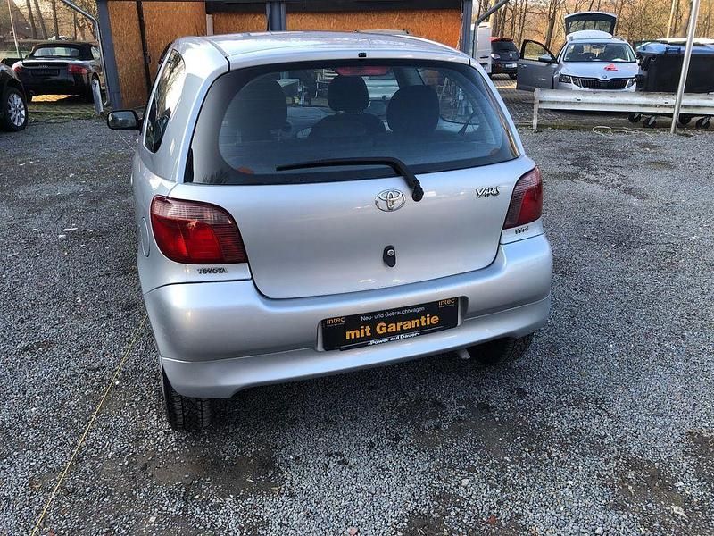 Gebraucht Toyota Yaris Sol 86 PS (63 kW) 2002 Silber Limousine