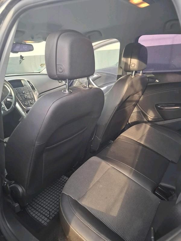 Gebraucht Opel Astra Active 140 PS (102 kW) 2013 Schwarz Limousine