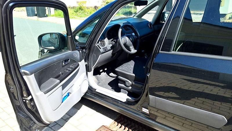 Gebraucht Suzuki SX4 Style 135 PS (99 kW) 2011 Schwarz Limousine