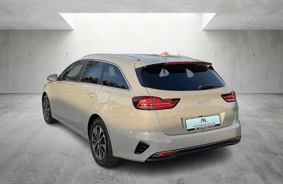Neu Kia Ceed 120 PS (88 kW) 2025 Grau Kleinwagen