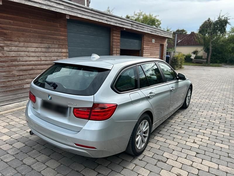 Gebraucht BMW 320 184 PS (135 kW) 2015 Silber Kombi