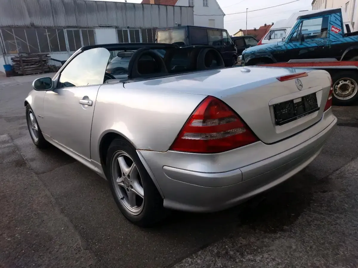Gebraucht Mercedes SLK200 163 PS (119 kW) 2002 Silber Cabrio