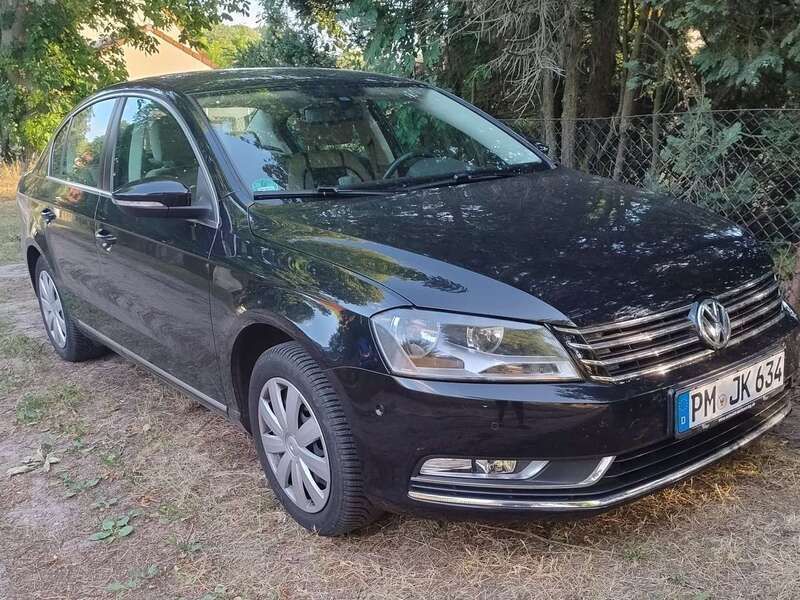 Schwarz Gebraucht 2012 VW Passat Trendline Limousine | 7.200 € (Guter Preis) - Bild 1/4