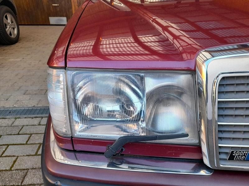 Rot Gebraucht 1992 Mercedes E300 Sportline Limousine | 10.500 € - Bild 1/4