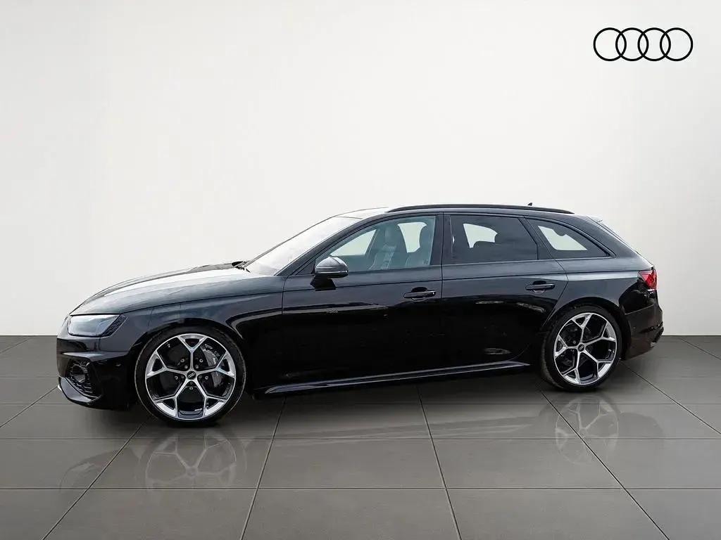 Gebraucht Audi RS4 Competition 450 PS (330 kW) 2023 Mythosschwarz metallic Kombi