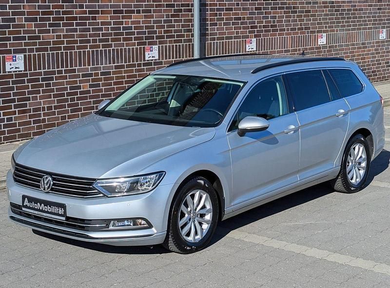 Silber Gebraucht 2015 VW Passat Comfortline Kombi | 10.989 € (Fairer Preis) - Bild 1/4