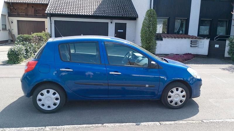 Gebraucht Renault Clio II 75 PS (55 kW) 2008 Blau Kleinwagen