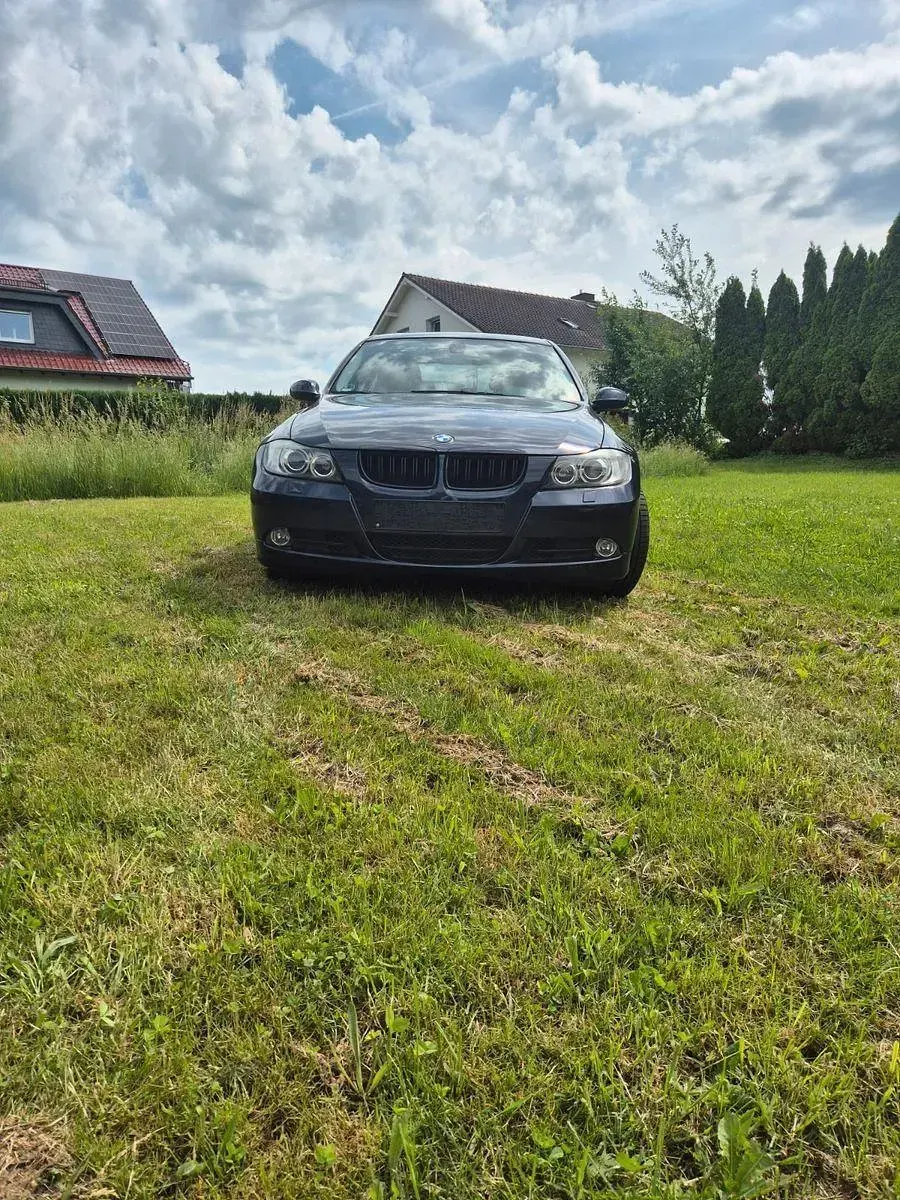 Gebraucht BMW 320 150 PS (110 kW) 2006 Blau Limousine