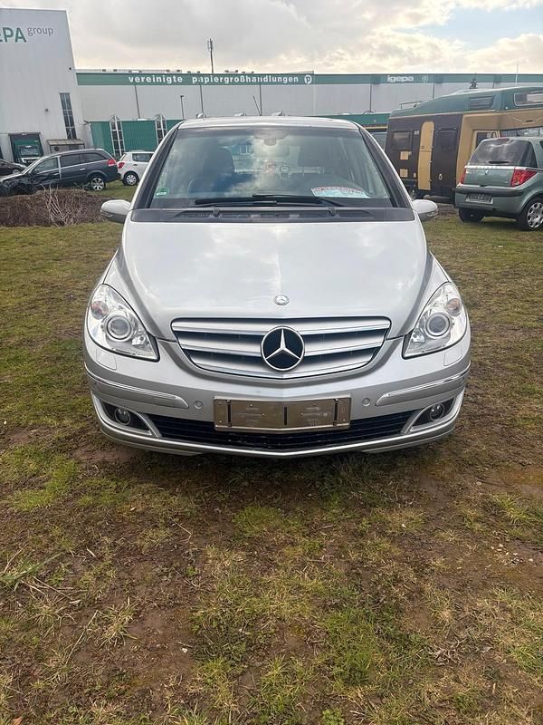 Gebraucht Mercedes B200 148 PS (108 kW) 2007 Silber Van / Kleinbus