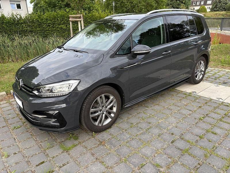Grau Gebraucht 2019 VW Touran R-line Van / Kleinbus | 22.500 € (Guter Preis) - Bild 1/4