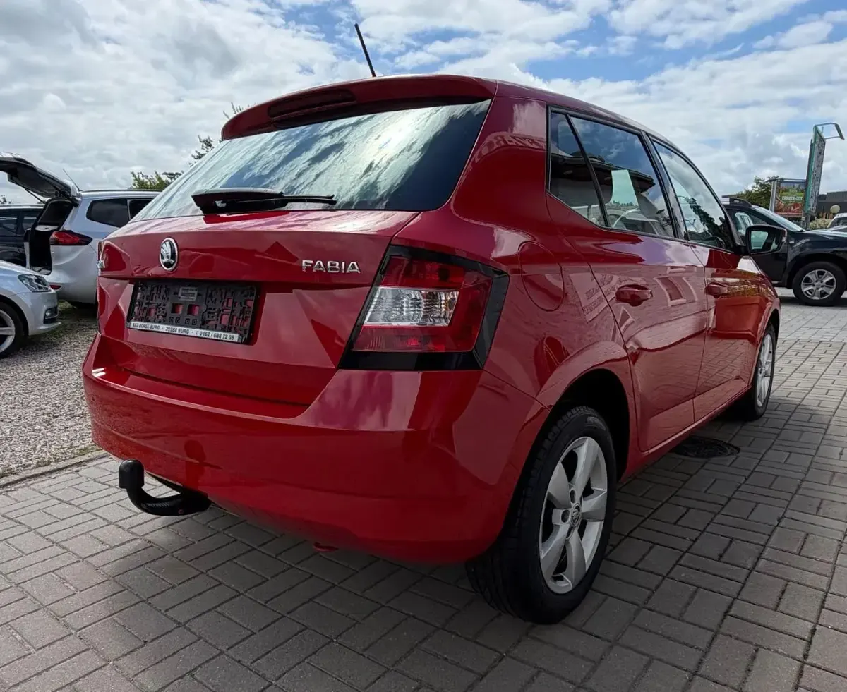 Gebraucht Skoda Fabia Active 90 PS (66 kW) 2015 Rot Limousine