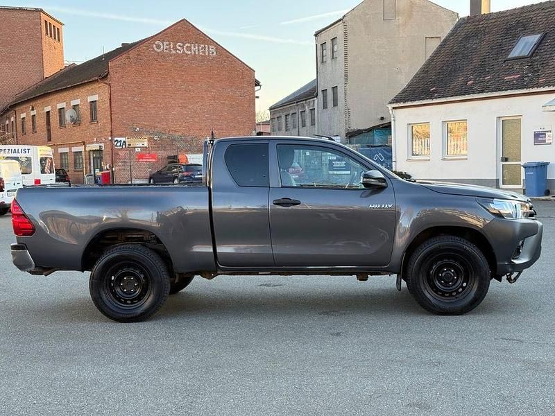 Gebraucht Toyota HiLux 150 PS (110 kW) 2019 Grau Abholung