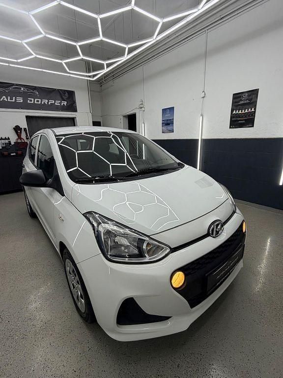 Gebraucht Hyundai i10 Classic 67 PS (49 kW) 2017 Weiß Kleinwagen
