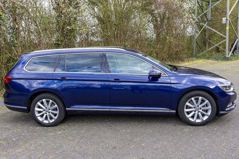 Gebraucht VW Passat Highline 150 PS (110 kW) 2019 Blau Kombi