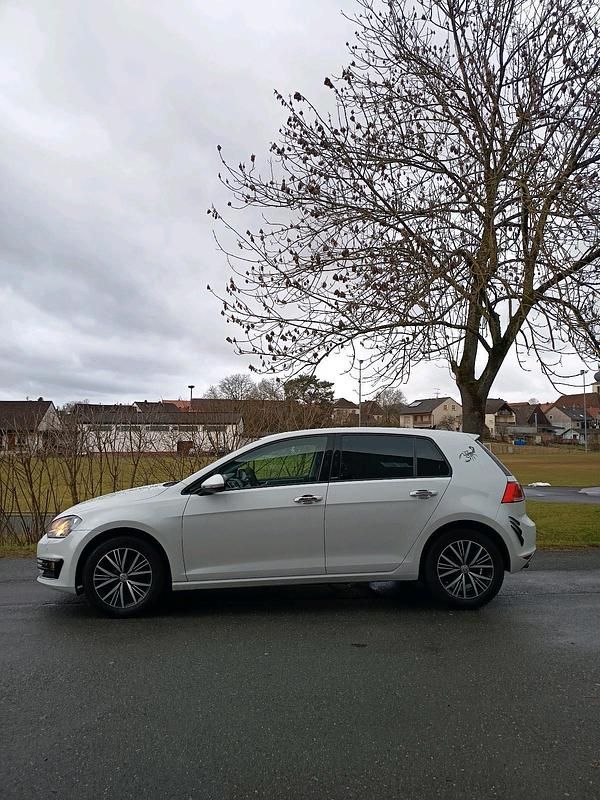 Gebraucht VW Golf VII 125 PS (91 kW) 2016 Weiß Limousine