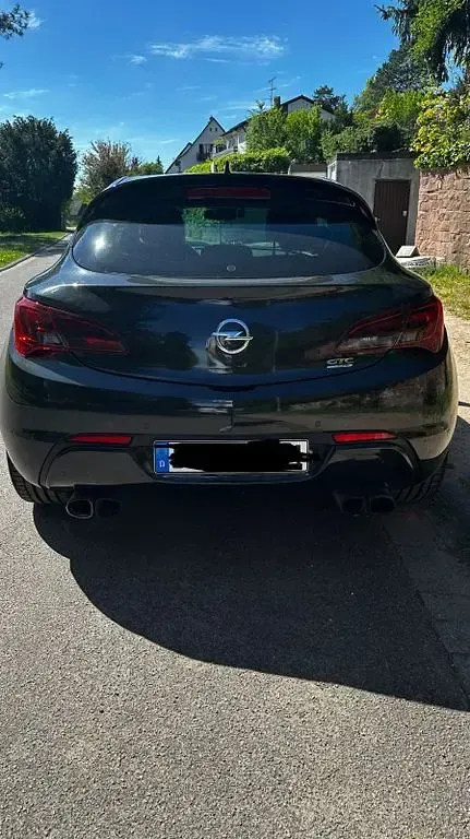Gebraucht Opel Astra GTC Edition 179 PS (131 kW) 2012 Schwarz Limousine