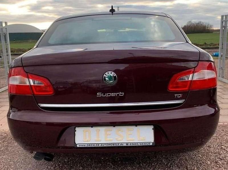 Gebraucht Skoda Superb 140 PS (102 kW) 2010 Rot Limousine
