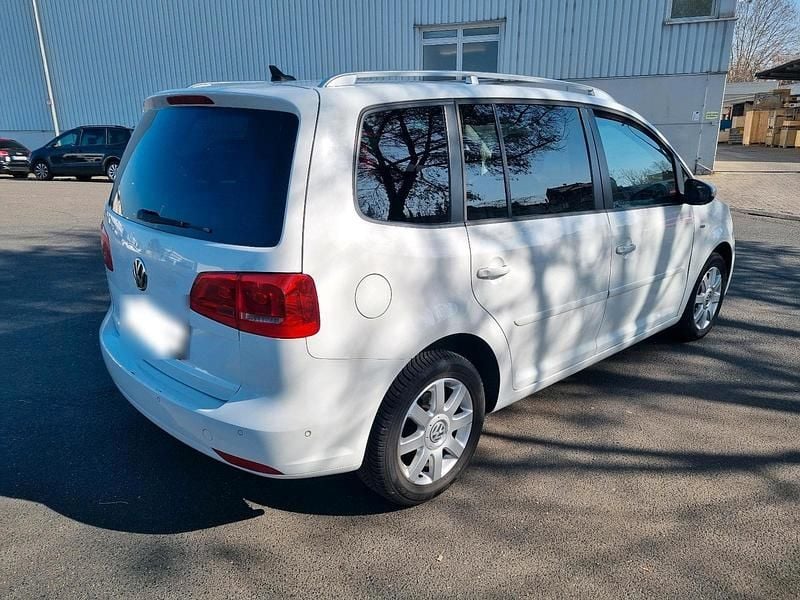 Gebraucht VW Touran Edition 105 PS (77 kW) 2014 Weiß Van / Kleinbus