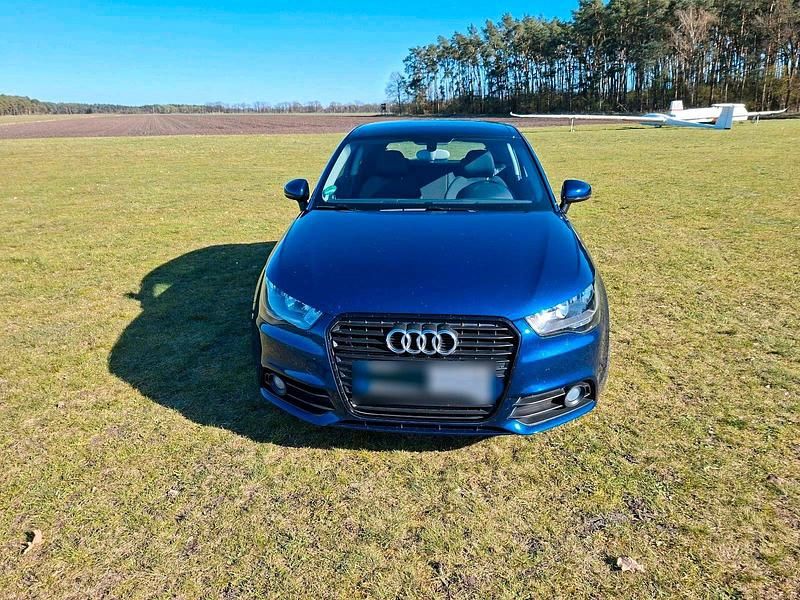 Gebraucht Audi A1 Ambition 105 PS (77 kW) 2012 Blau Kleinwagen