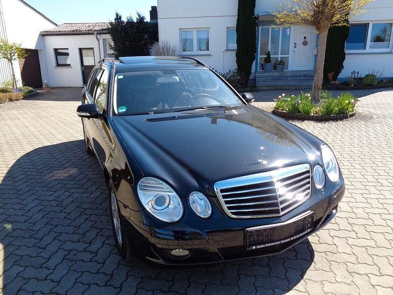 Second-hand Mercedes E200 Classic 184 CP (135 kW) 2008 Negru Berlinǎ