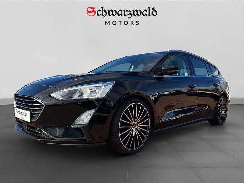 Schwarz Gebraucht 2018 Ford Focus Kombi | 12.980 € (Etwas zu teuer) - Bild 1/4