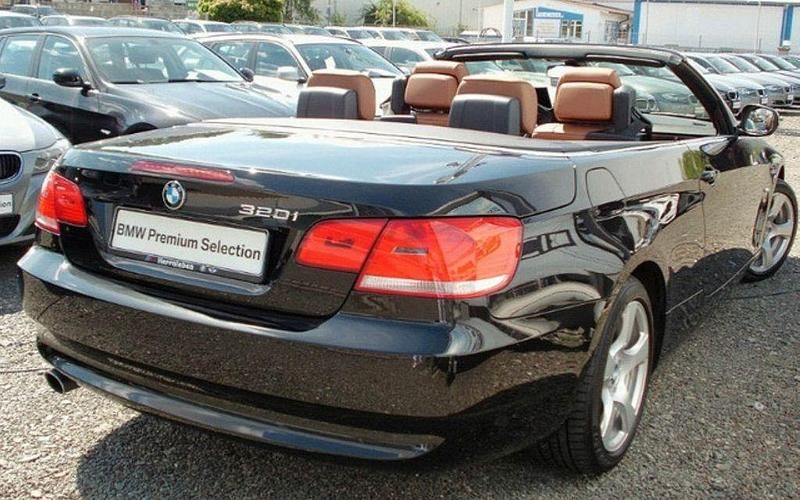 Gebraucht BMW 320 Cabriolet 170 PS (125 kW) 2010 Schwarz Cabrio