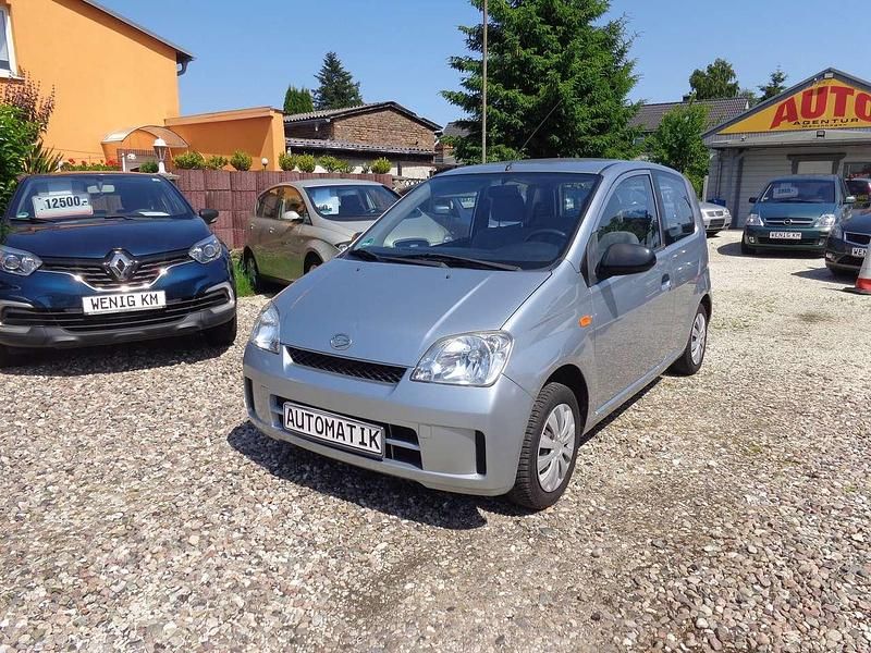 Silber Gebraucht 2004 Daihatsu Cuore Kleinwagen | 3.450 € (Teuer) - Bild 1/4