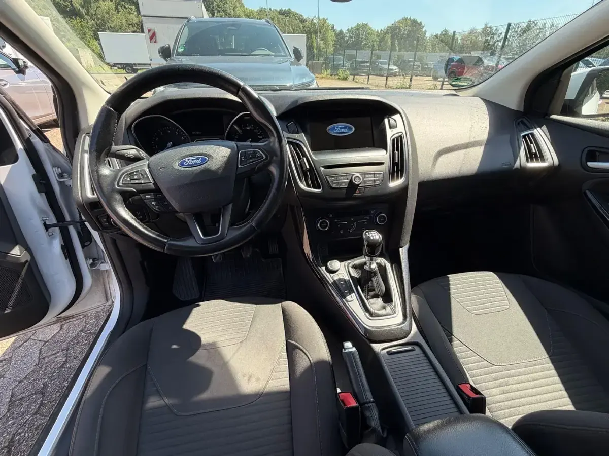 Gebraucht Ford Focus Titanium 125 PS (91 kW) 2018 Weiß Kombi