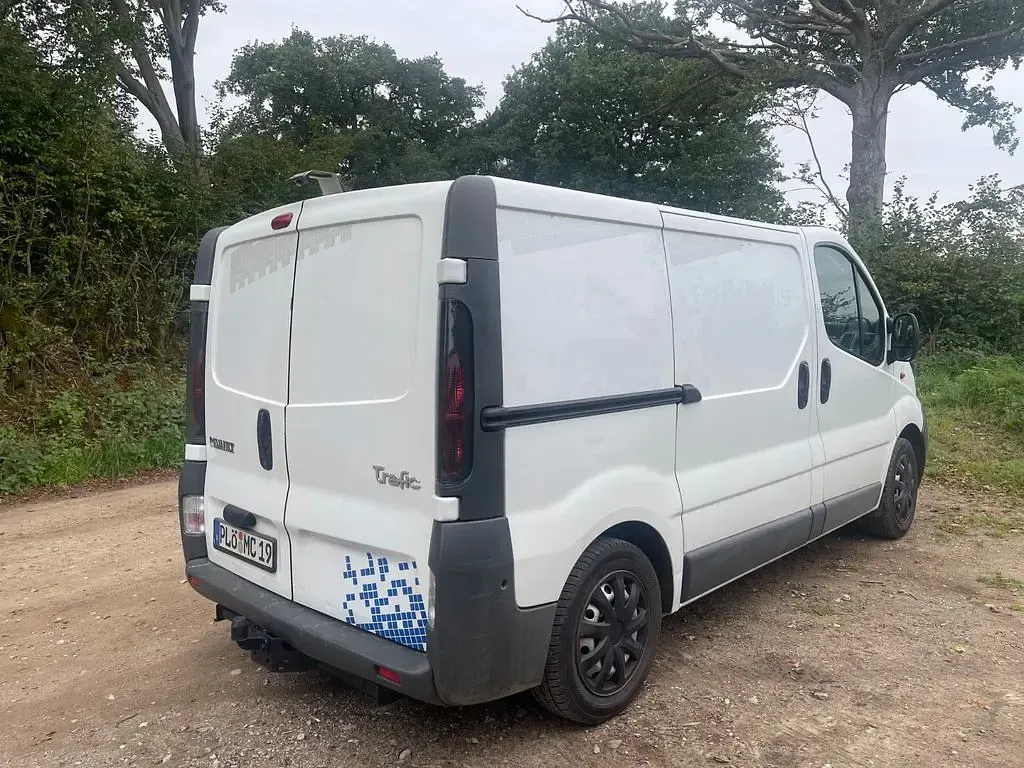 Gebraucht Renault Trafic 82 PS (60 kW) 2006 Weiß Van / Kleinbus