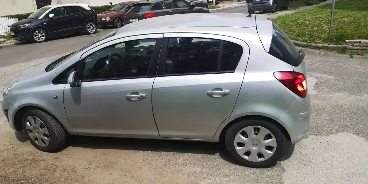 Gebraucht Opel Corsa Eco 69 PS (50 kW) 2012 Silber Kleinwagen