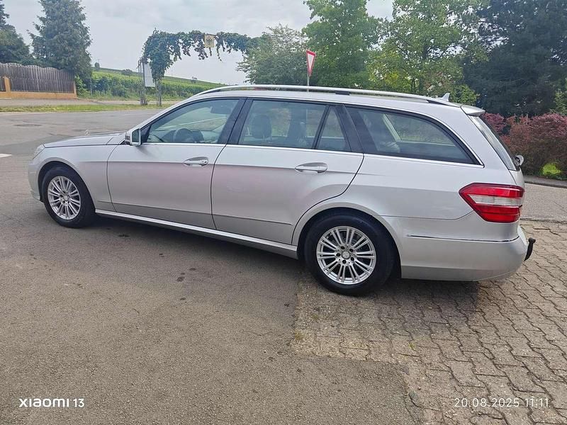 Gebraucht Mercedes E220 Elegance 170 PS (125 kW) 2011 Iridiumsilber  metalliclack Kombi