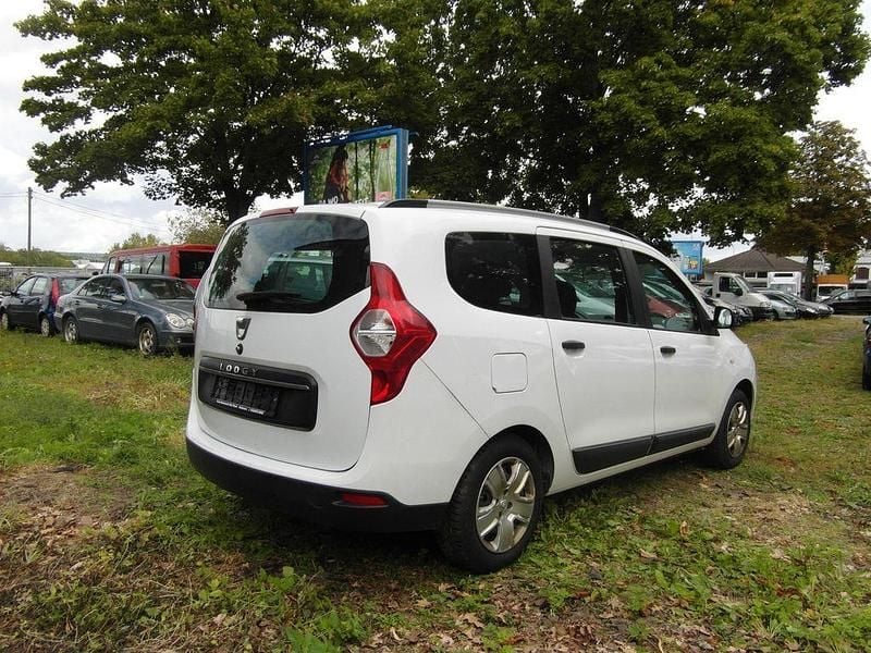 Gebraucht Dacia Lodgy Comfort 116 PS (85 kW) 2022 Weiß Van / Kleinbus