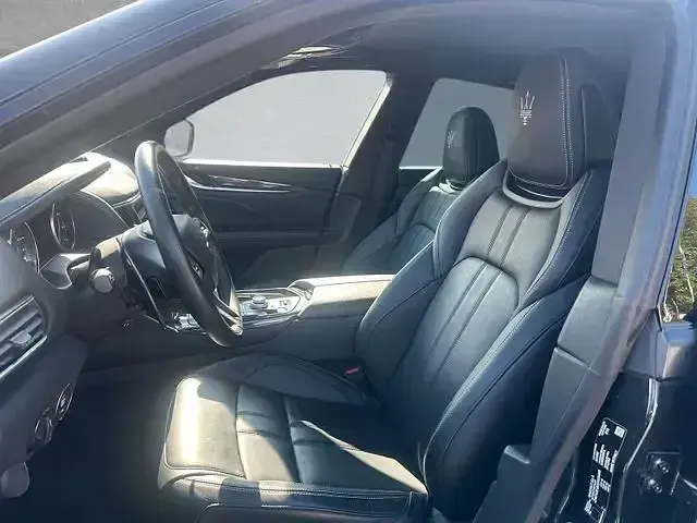 Gebraucht Maserati Levante 430 PS (316 kW) 2023 Schwarz SUV