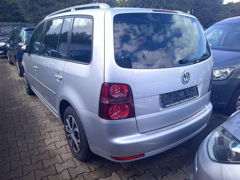 Silber Gebraucht 2010 VW Touran R-line Edition Van / Kleinbus | 6.950 € (Teuer) - Bild 1/4