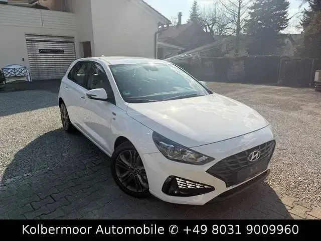 Gebraucht Hyundai i30 120 PS (88 kW) 2024 Weiß Limousine