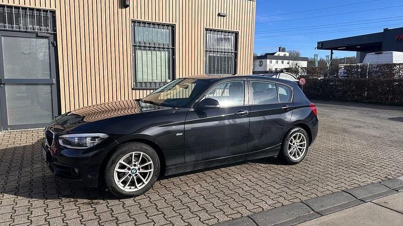 Gebraucht BMW 118 Sport Line 150 PS (110 kW) 2016 Schwarz Kleinwagen