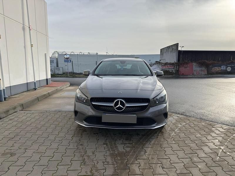 Grau Gebraucht 2018 Mercedes CLA180 Limousine | 12.900 € (Superpreis) - Bild 1/4