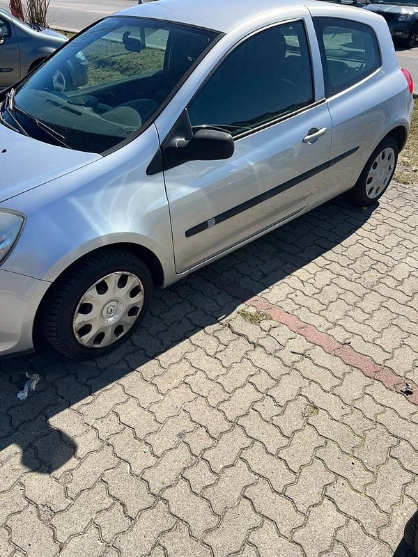 Gebraucht Renault Clio II 75 PS (55 kW) 2008 Grau Kleinwagen