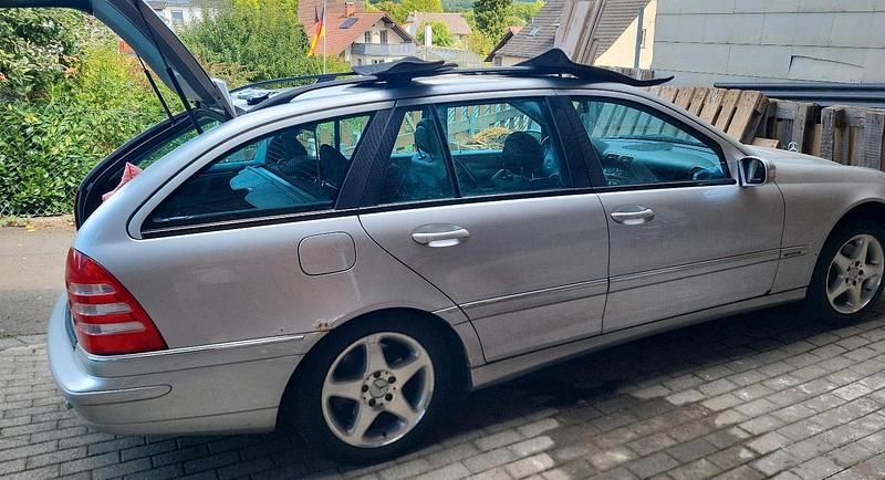 Silber Gebraucht 2001 Mercedes 240 Kombi | 1.700 € - Bild 1/4
