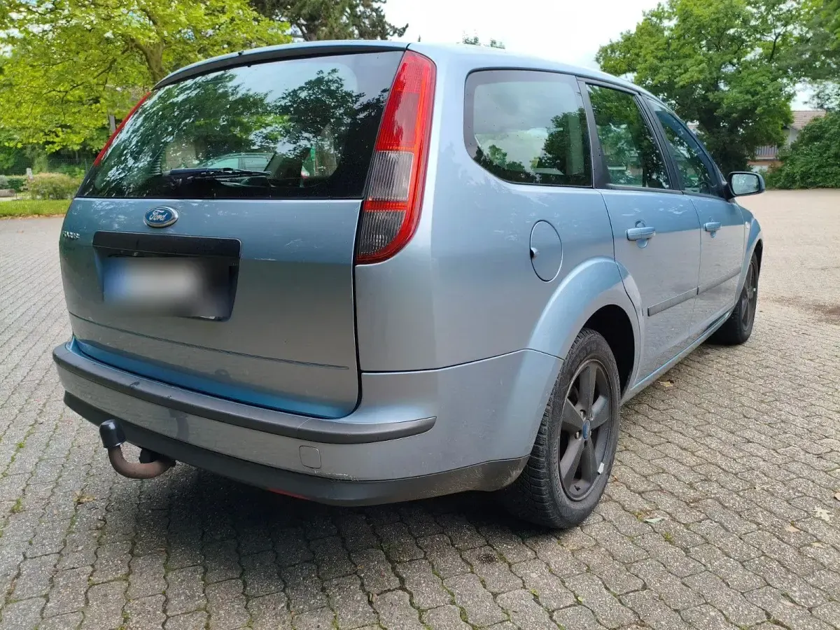 Gebraucht Ford Focus Trend 116 PS (85 kW) 2005 Blau Kombi