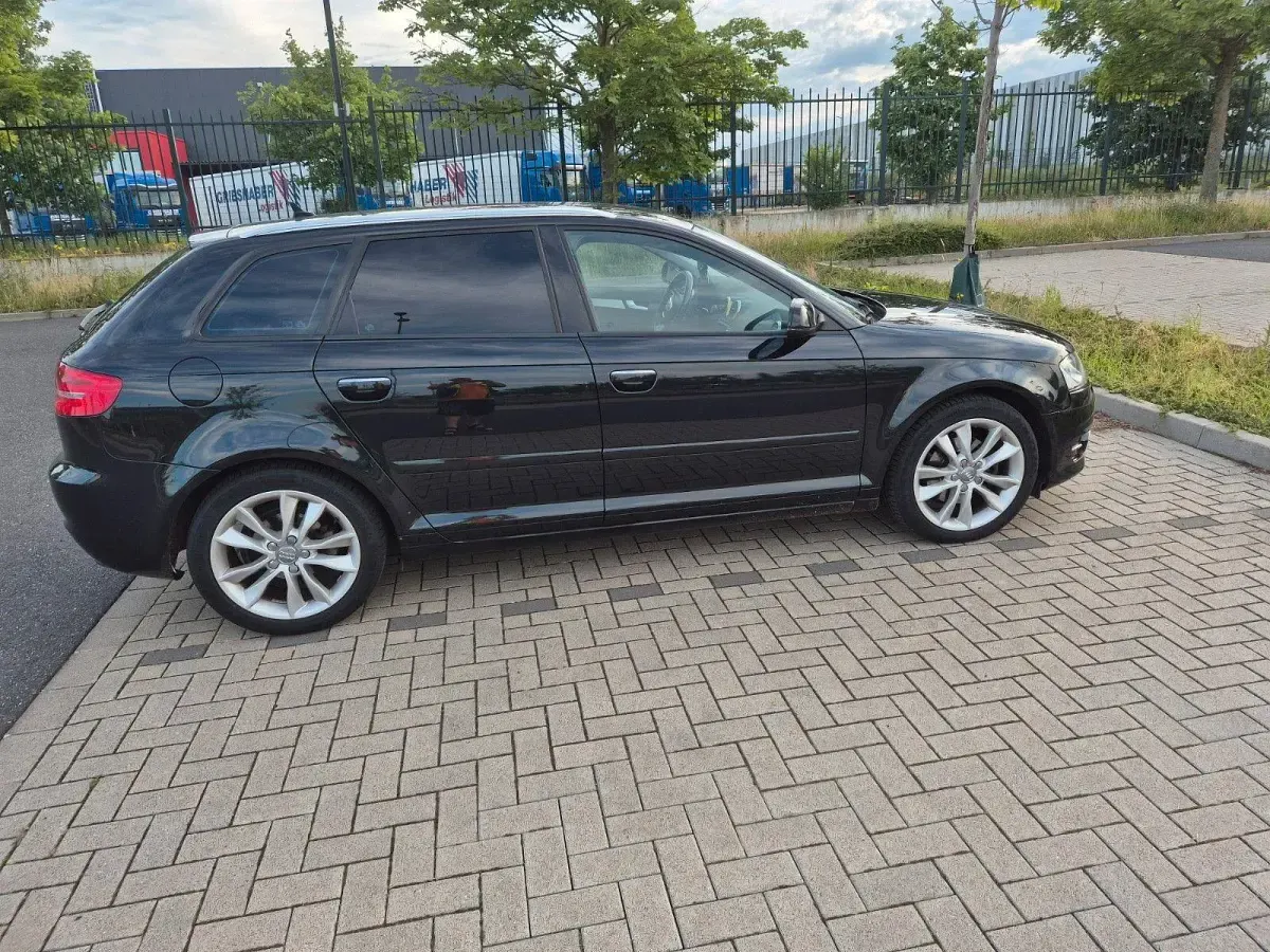 Gebraucht Audi A3 Sportback Sport 140 PS (102 kW) 2012 Schwarz Kleinwagen