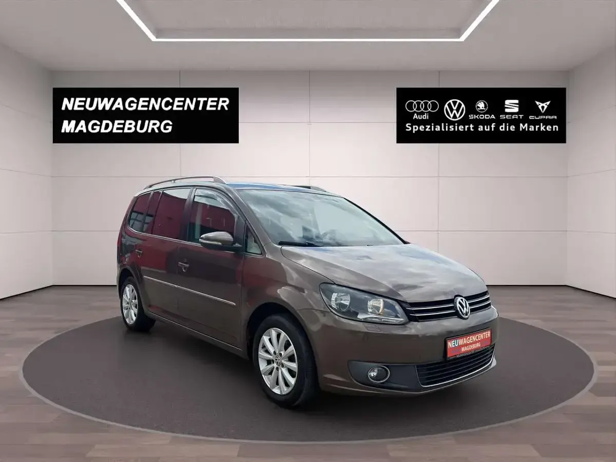 Gebraucht VW Touran Highline 140 PS (102 kW) 2010 Braun Van / Kleinbus